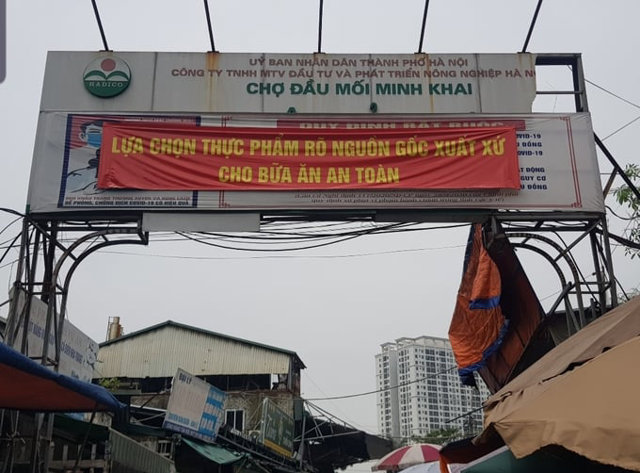 Chợ đầu mối Bắc Hà Nội xây 20 năm chưa xong, ô nhiễm ùn ứ bốc mùi hôi thối - Ảnh 2