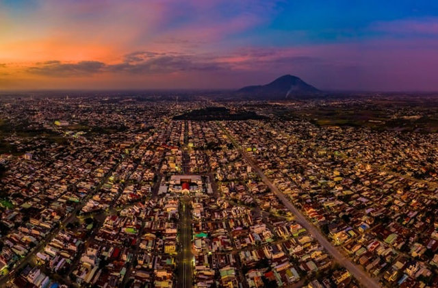 Thị x&atilde; H&ograve;a Th&agrave;nh nh&igrave;n từ tr&ecirc;n cao