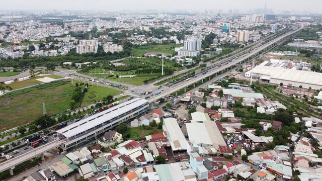 Tuyến đường c&oacute; vai tr&ograve; quan trọng trong việc ph&aacute;t triển kinh tế - x&atilde; hội.