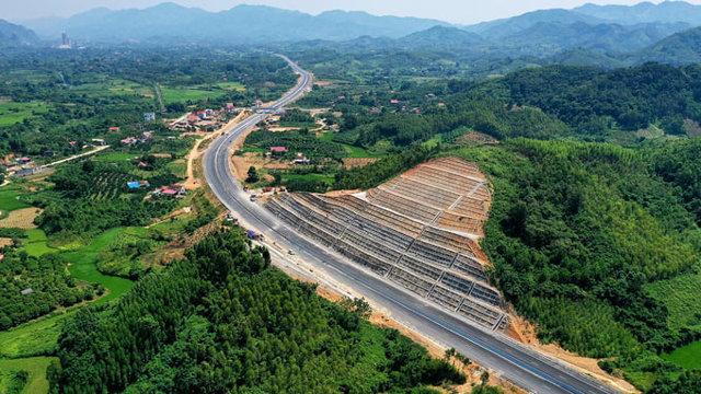 Tuyến cao tốc n&agrave;y đ&atilde; gi&uacute;p tiết kiệm đ&aacute;ng kể thời gian di chuyển giữa H&agrave; Nội v&agrave; Lạng Sơn