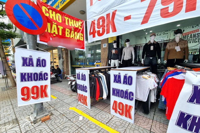 Phố thời trang Đà Nẵng: Sale 90% vẫn ế, trả mặt bằng vì ‘gồng’ hết nổi - Ảnh 2