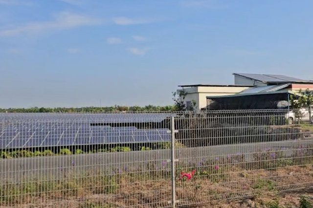 Nh&agrave; m&aacute;y điện mặt trời Solar Park 1