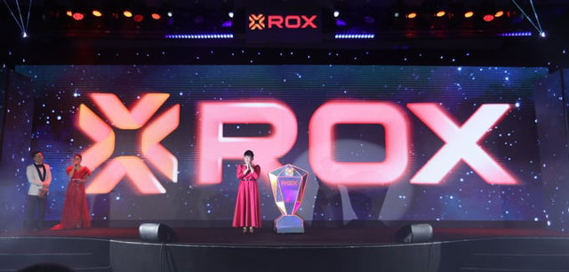 Chủ tịch HĐQT Nguyễn Thị Nguyệt Hường v&agrave; thời khắc ch&iacute;nh thức c&ocirc;ng bố chuyển đổi sang thương hiệu ROX Group