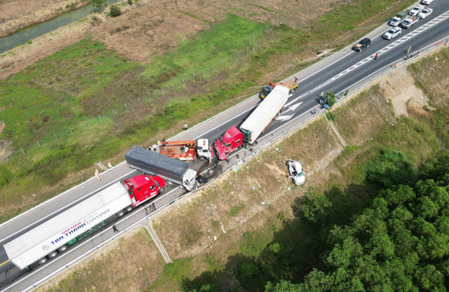 Vụ tai nạn xảy ra tại cao tốc Cam Lộ - La Sơn v&agrave;o ng&agrave;y 18/2.