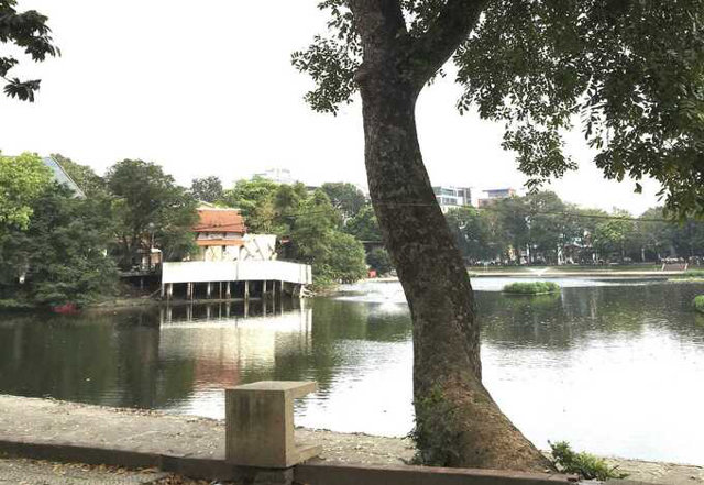 Một g&oacute;c của hồ Thiền Quang