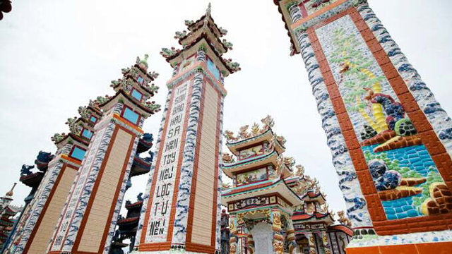 'Thành phố ma' xa hoa kỳ bí bậc nhất miền Trung từng khiến truyền thông quốc tế kinh ngạc, chứa loạt lăng mộ tiền tỷ mang kiến trúc lăng Vua Khải Định - Ảnh 3