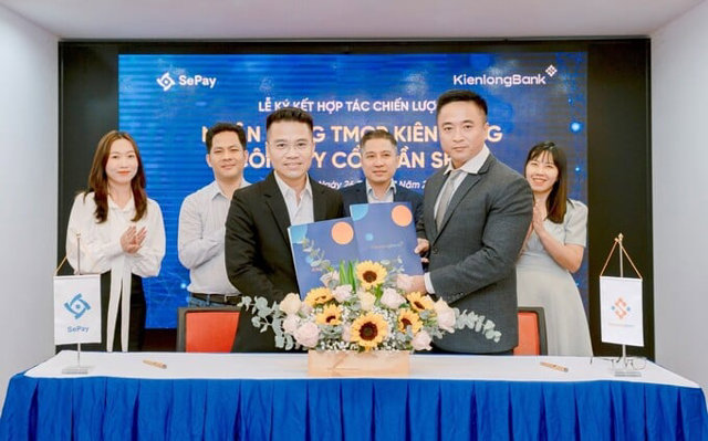 Đại diện KienlongBank v&agrave; SePay tại lễ k&yacute; kết hợp t&aacute;c chiến lược &nbsp;