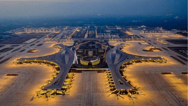 Siêu sân bay quốc tế xây dựng bằng cách dùng 9.000 tấn thuốc nổ để san phẳng gần 400 ngọn núi, được xếp hạng cao nhất cho một sân bay - Ảnh 1
