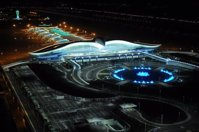 S&acirc;n bay Ashgabat được nhiều trang web b&igrave;nh chọn l&agrave; một trong những s&acirc;n bay đẹp nhất thế giới