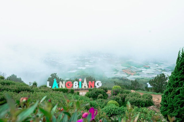 N&uacute;i Langbiang