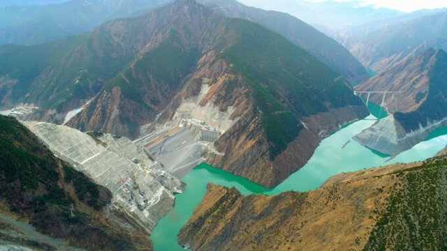 ‘Siêu thủy điện’ 230.000 tỷ trên vách núi cao 3.000m, tiêu tốn 20.000 tấn thuốc nổ để xây dựng toàn bộ đập đất đá - Ảnh 1
