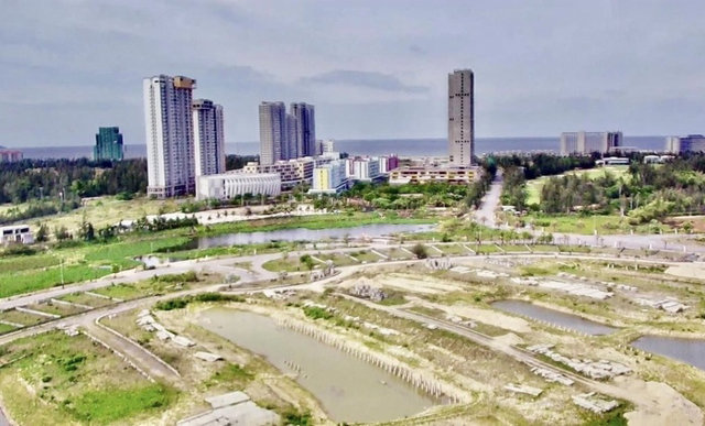 Cảnh hoang tàn của Cocobay Đà Nẵng sau nhiều năm bất động - Ảnh 1