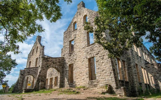 T&ograve;a l&acirc;u đ&agrave;i nằm tại Ha Ha Tonka, Missouri (Mỹ) thuộc sở hữu của của doanh nh&acirc;n Robert Snyder