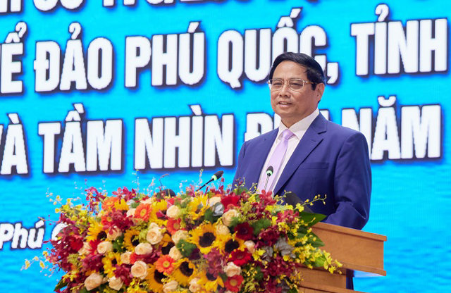 Thủ tướng Ch&iacute;nh phủ Phạm Minh Ch&iacute;nh chỉ ra "6 điểm hơn" v&agrave; đặt ra 6 nhiệm vụ trọng t&acirc;m cho sự ph&aacute;t triển của TP Ph&uacute; Quốc.
