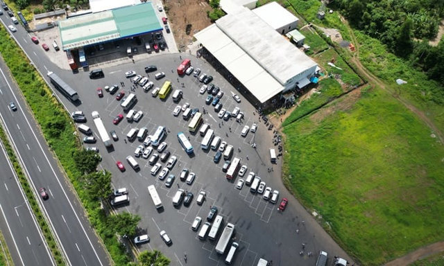C&aacute;c trạm dừng nghỉ tạm đang được dựng l&ecirc;n để giải quyết vấn đề trước mắt