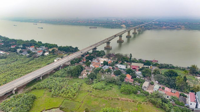 Dòng sông dài hơn 500km ‘cõng’ nhiều cầu vượt nhất Việt Nam, dự kiến 2050 sẽ có thêm 10 cây cầu mới - Ảnh 1