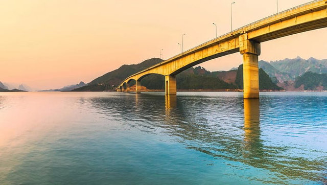 Cây cầu 740 tỷ có trụ cao nhất Việt Nam, bắc qua con sông ‘hung dữ’ bậc nhất miền Tây Bắc - Ảnh 2
