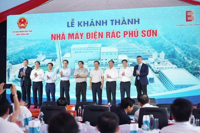 Thủ tướng Ch&iacute;nh phủ Phạm Minh Ch&iacute;nh dự lễ kh&aacute;nh th&agrave;nh Nh&agrave; m&aacute;y điện r&aacute;c Ph&uacute; Sơn tại tỉnh Thừa Thi&ecirc;n Huế - Nguồn: Tạp ch&iacute; C&ocirc;ng nghiệp M&ocirc;i trường