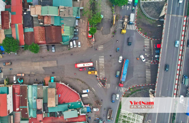 Hà Nội: Đầu tư 3.300 tỷ mở tuyến đường 3,5km, gần 8 năm làm được 300m - Ảnh 7