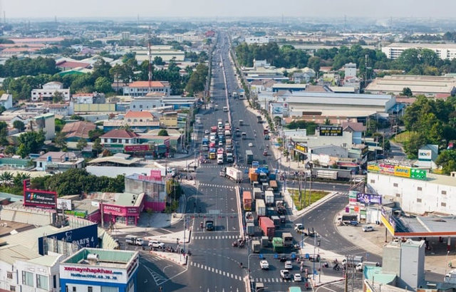 Tr&ecirc;n tuyến n&agrave;y c&oacute; những đoạn 10 l&agrave;n xe chạy