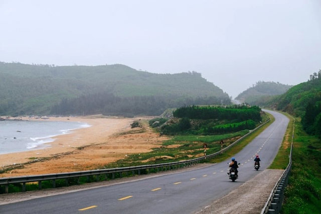 Cung đường ven biển 120km tuyệt đẹp ôm trọn Hà Tĩnh, giúp tăng cường kết nối giao thông giữa 3 tỉnh miền Trung Việt Nam - Ảnh 5