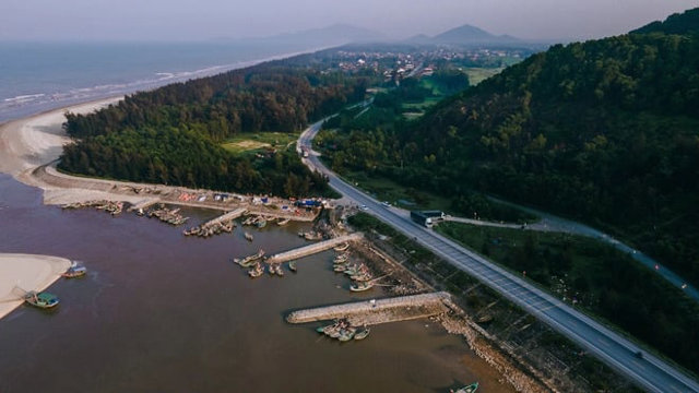 Cung đường ven biển 120km tuyệt đẹp ôm trọn Hà Tĩnh, giúp tăng cường kết nối giao thông giữa 3 tỉnh miền Trung Việt Nam - Ảnh 3