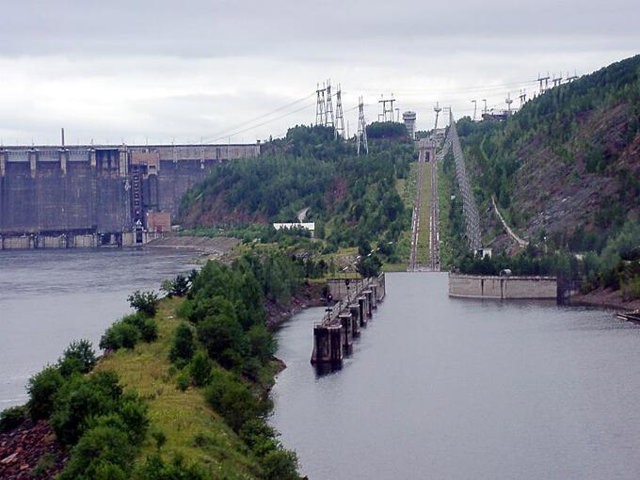 Đập Krasnoyarsk lagrave; một đập thủy điện được xacirc;y dựng băng qua socirc;ng Enisei ở miền Bắc bang Divnogorsk, Nga