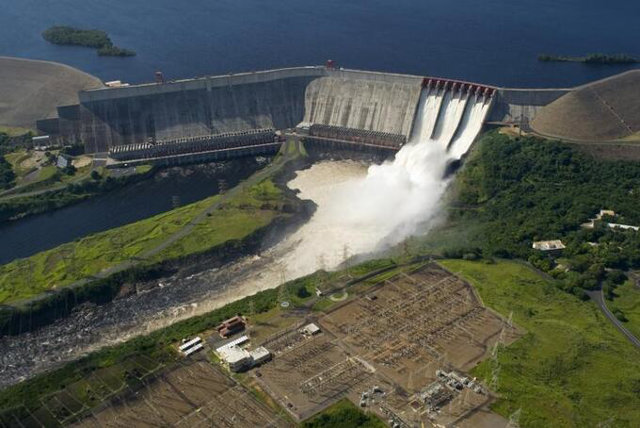 Đập Guri cao 162m l&agrave; nguồn cung cấp điện ch&iacute;nh cho Venezuela