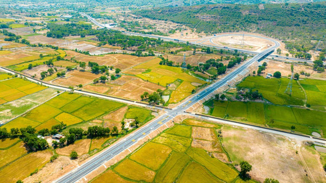 Toàn cảnh Cao tốc Cam Lâm - Vĩnh Hảo đã hoàn thành, chờ ngày thông xe - Ảnh 16