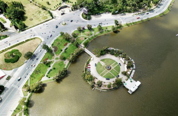 Khu đất nhà hàng Thủy Tạ cùng thự số 4 Hồ Tùng Mậu nằm trong danh mục 25 khu đất, biệt thự được TP. Đà Lạt lên kế hoạch đấu giá.