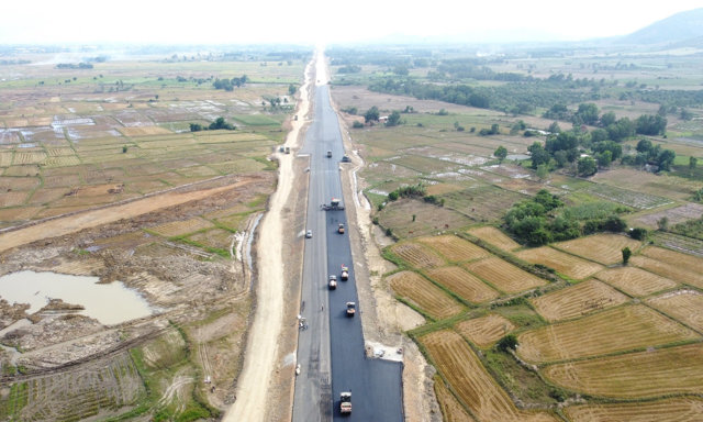 Hình ảnh Cao tốc Vân Phong - Nha Trang 12.000 tỷ tăng tốc về đích trước 6 tháng - Ảnh 1