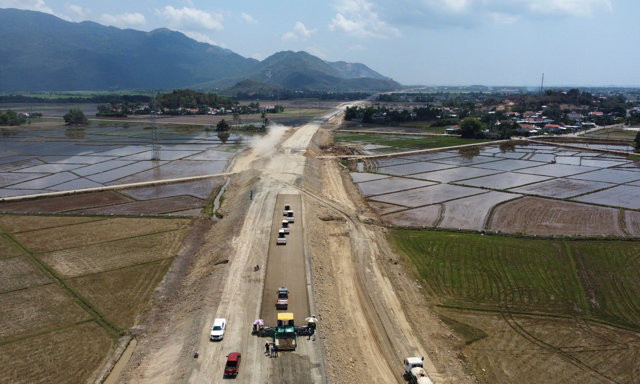 Hình ảnh Cao tốc Vân Phong - Nha Trang 12.000 tỷ tăng tốc về đích trước 6 tháng - Ảnh 3