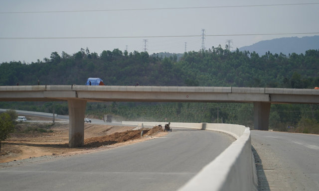 Hình ảnh Cao tốc Vân Phong - Nha Trang 12.000 tỷ tăng tốc về đích trước 6 tháng - Ảnh 9