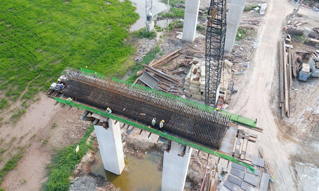 Công trường xây cầu 1.500 tỷ vượt sông Đáy trên cao tốc Ninh Bình - Hải Phòng - Ảnh 9
