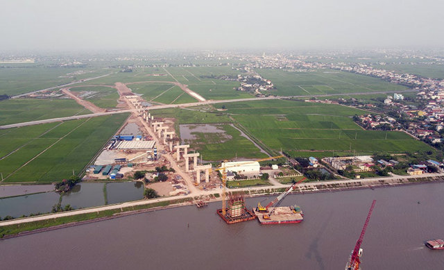 Công trường xây cầu 1.500 tỷ vượt sông Đáy trên cao tốc Ninh Bình - Hải Phòng - Ảnh 3