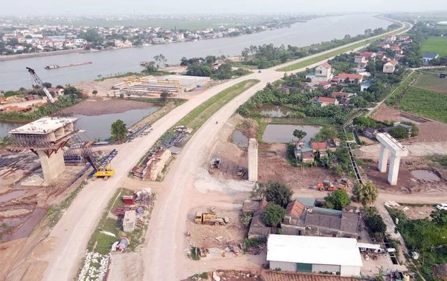 Công trường xây cầu 1.500 tỷ vượt sông Đáy trên cao tốc Ninh Bình - Hải Phòng - Ảnh 5