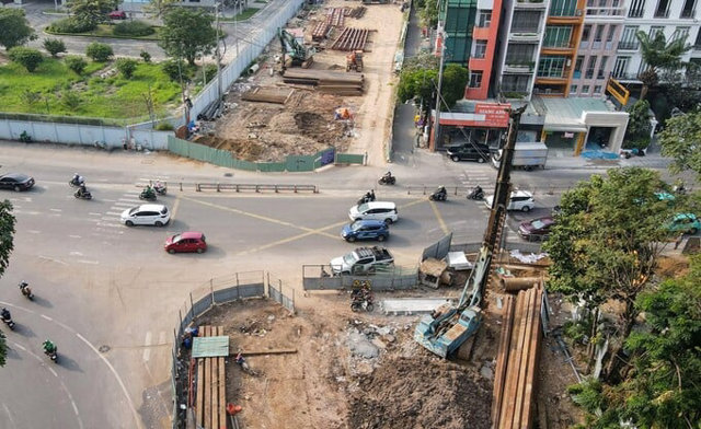 Dự aacute;n cầu vượt tạm thứ 2 ngay giao lộ Trần Quốc Hoagrave;n - Phan Thuacute;c Duyện (nguồn ảnh: VnExpress)