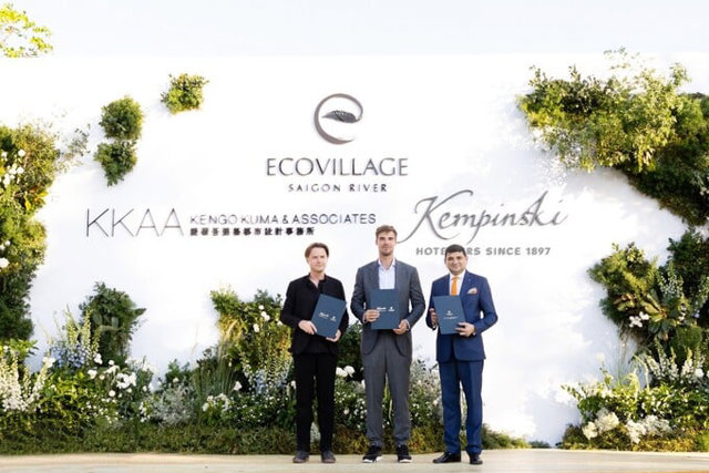 Đại diện Kengo Kuma &amp; Associates, Ecovillage Saigon River, Kempinski Hotels tại lễ k&iacute; kết hợp t&aacute;c h&ocirc;m 28/4