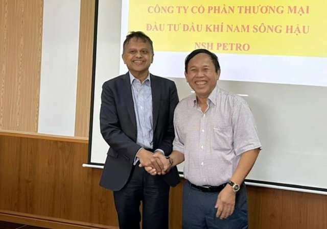 &Ocirc;ng Ranjit Prithviraj Thambyrajah (tr&aacute;i), Chủ tịch ki&ecirc;m CEO của Acuity Funding v&agrave; &ocirc;ng Mai Văn Huy, Chủ tịch NSH Petro.