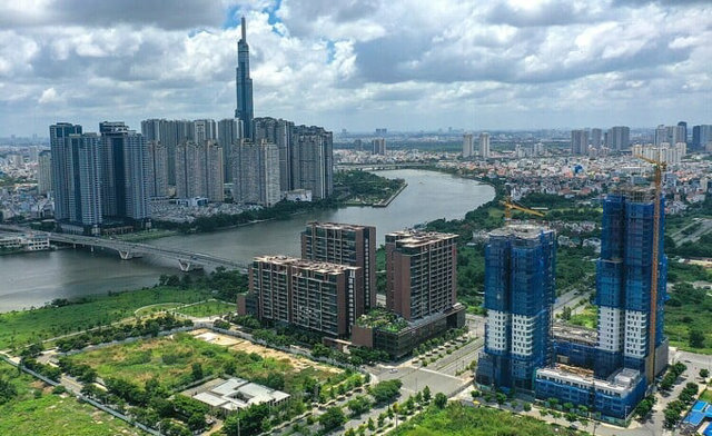 Chủ tịch HoREA: TP Hồ Chí Minh sẽ còn tiếp tục mất cân đối cung - cầu nhà ở - Ảnh 1