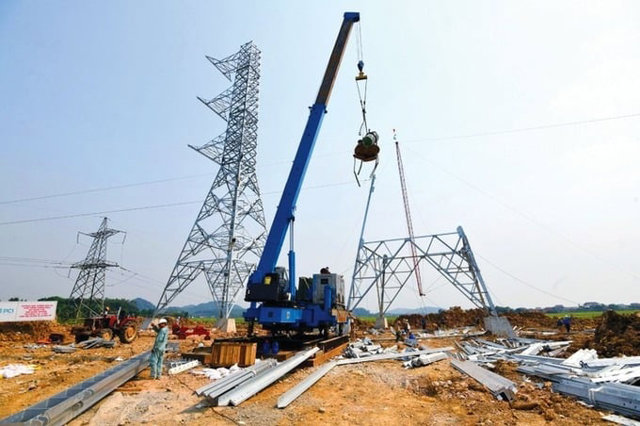 Đường d&acirc;y 500 kV mạch 3 Quảng Trạch - Phố Nối được kỳ vọng bảo đảm cung ứng điện cho miền Bắc. Ảnh: Nh&atilde; Chi