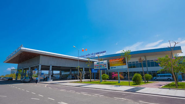Cảng hàng không Quốc tế Cam Ranh.