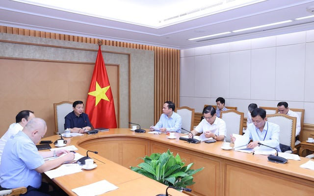 Ph&oacute; Thủ tướng Trần Hồng H&agrave; ph&aacute;t biểu tại cuộc họp. Ảnh: TTXVN