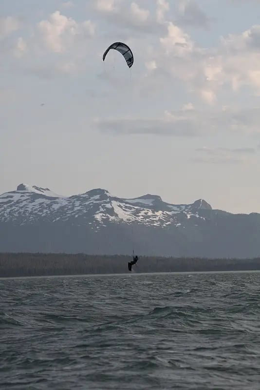 Tỷ ph&uacute; Larry Page chơi lướt v&aacute;n diều lại Alaska