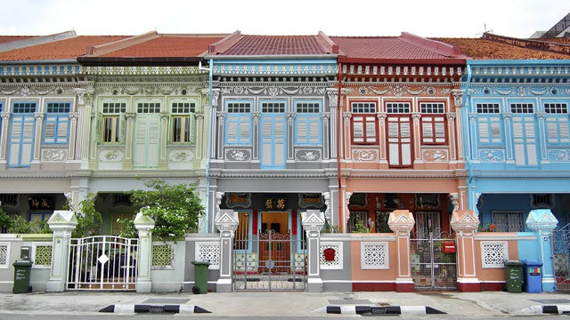 Những căn shophouse ti&ecirc;u chuẩn liền kề tại Singapore. (Ảnh: Financial Times)