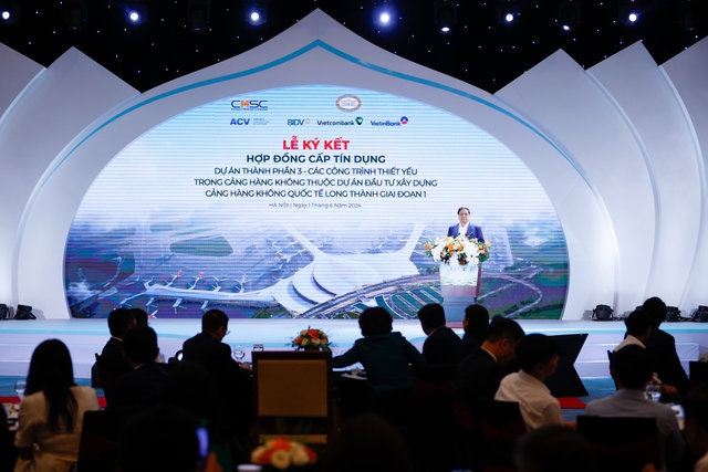 Thủ tướng dự lễ ký kết hợp đồng cấp tín dụng 1,8 tỷ USD cho dự án Cảng Hàng không quốc tế Long Thành - Ảnh 1