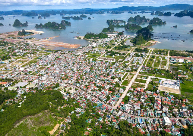Dải đất ven biển dài 13 km đang trở thành tâm điểm đầu tư bất động sản ở Quảng Ninh - Ảnh 1