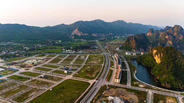Dải đất ven biển dài 13 km đang trở thành tâm điểm đầu tư bất động sản ở Quảng Ninh - Ảnh 11