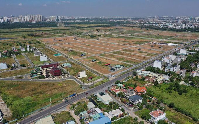 Việc cấp sổ đỏ đối với phần diện t&iacute;ch tăng th&ecirc;m cần căn cứ v&agrave;o nguồn gốc, qu&aacute; tr&igrave;nh sử dụng đất cũng như c&aacute;c giấy tờ theo quy định. Ảnh: Internet &nbsp;