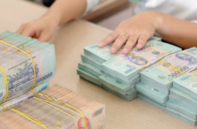 DN đói đơn hàng, ngân hàng lo nợ xấu: Tiền vẫn nghẽn trong kho - Ảnh 1